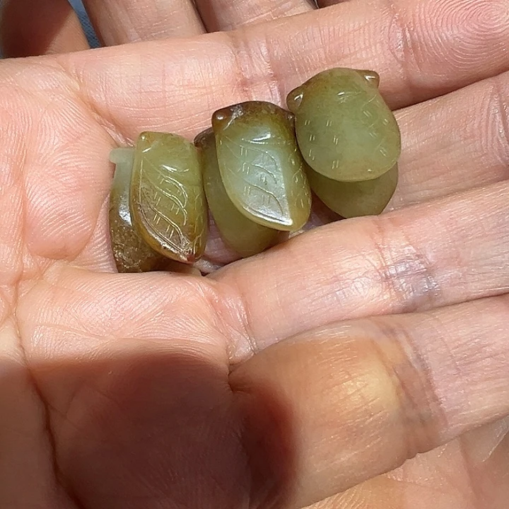 和田玉（糖玉）挂件／把件未镶嵌光*哥