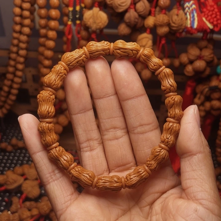 木质类龙纹桃枭挂件