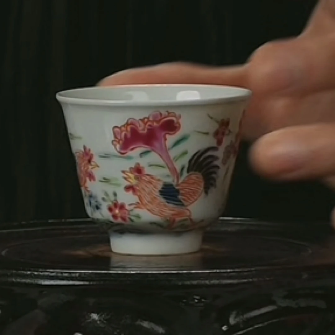 M粉彩锦鸡牡丹图纹杯