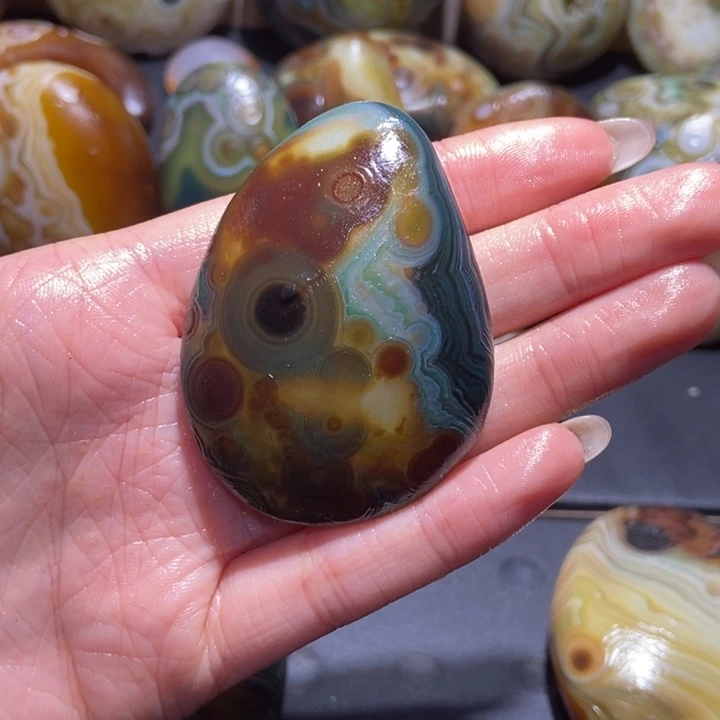 【闪购商品】未镶嵌玛瑙/玉髓珠宝奇石皇**岸