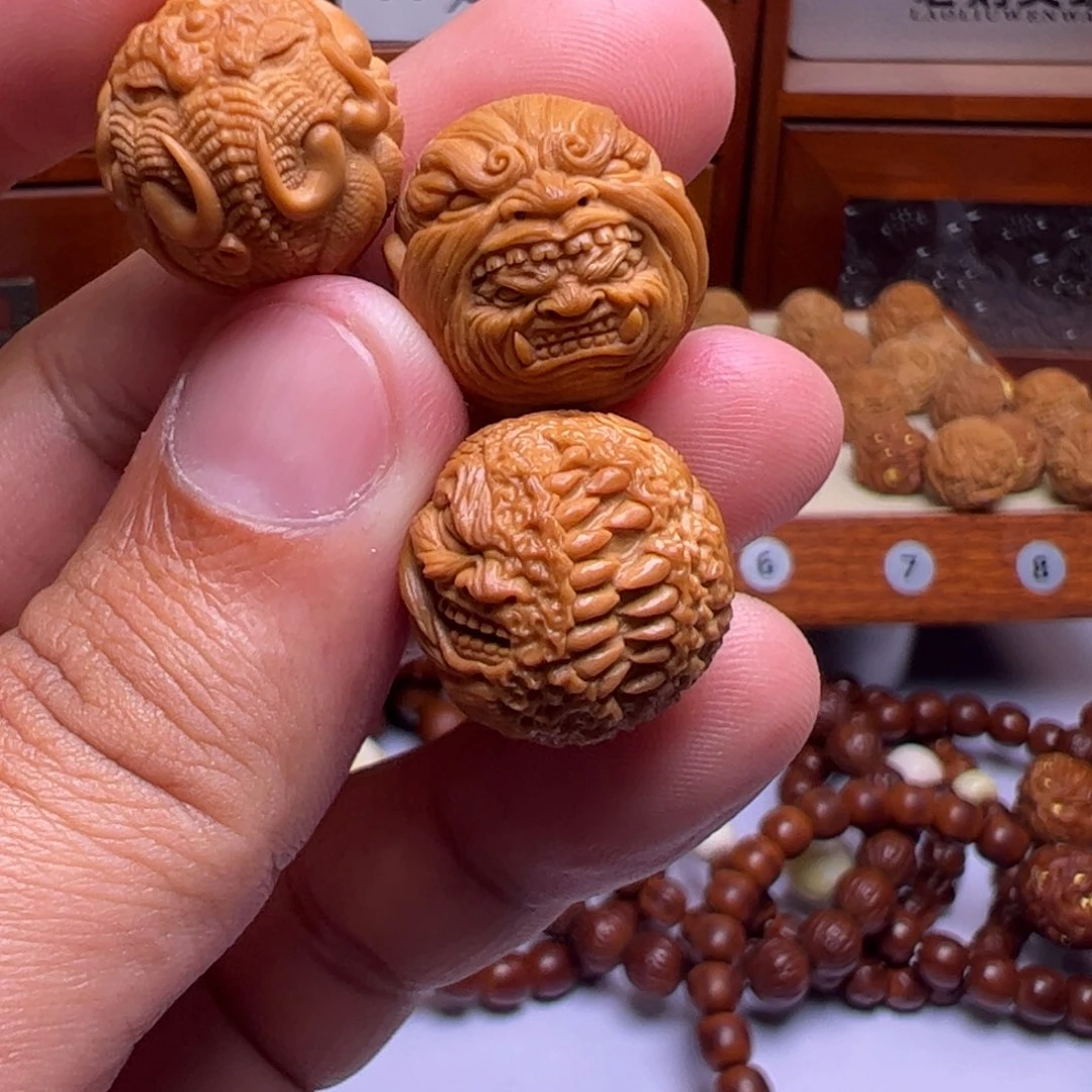 李***玉猴头核桃吊坠精修三个瑕疵不退不换