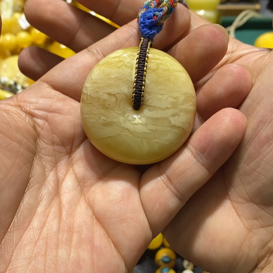 裸石蜜蜡未镶嵌卢****?平安扣