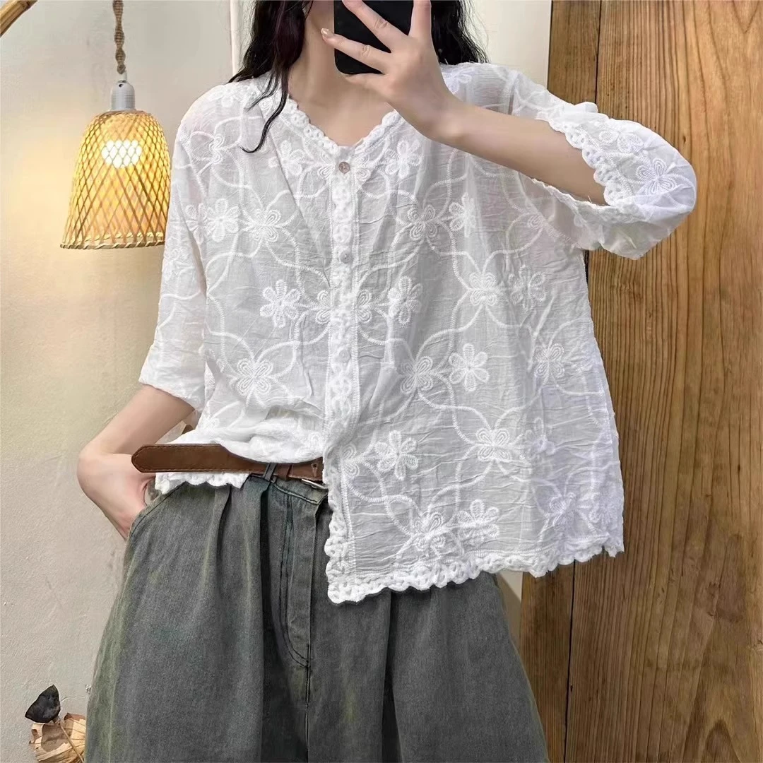 D43高品质全棉V领刺绣衬衫女轻薄宽松中袖纯色慵懒风衬衣外塔