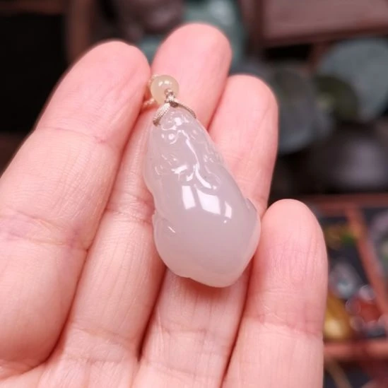 9****和田玉未镶嵌颈饰