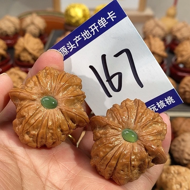 文玩核桃把件39.5镶嵌血麒麟167号