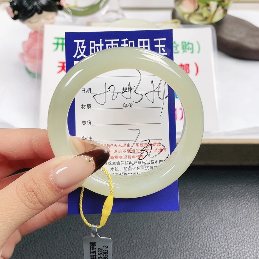 和田玉未镶嵌手镯