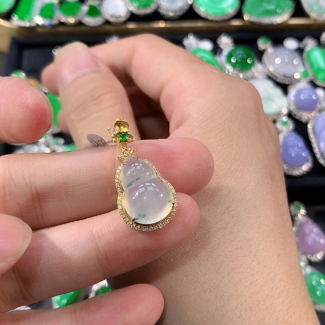 翡翠18K金镶嵌颈饰