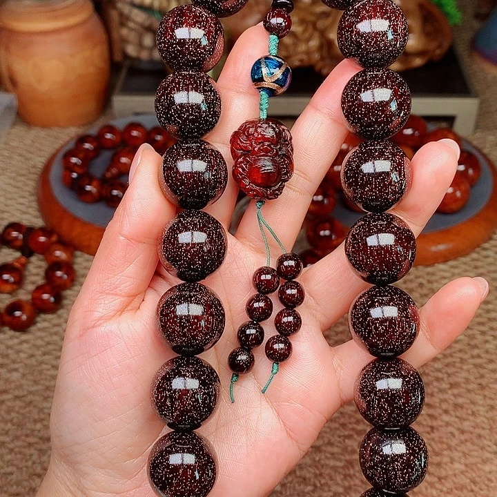 檀香紫檀（小叶紫檀）桃20手持