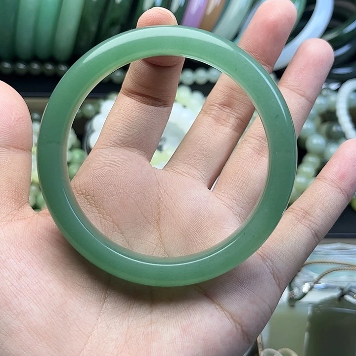 未镶嵌手镯石英质玉