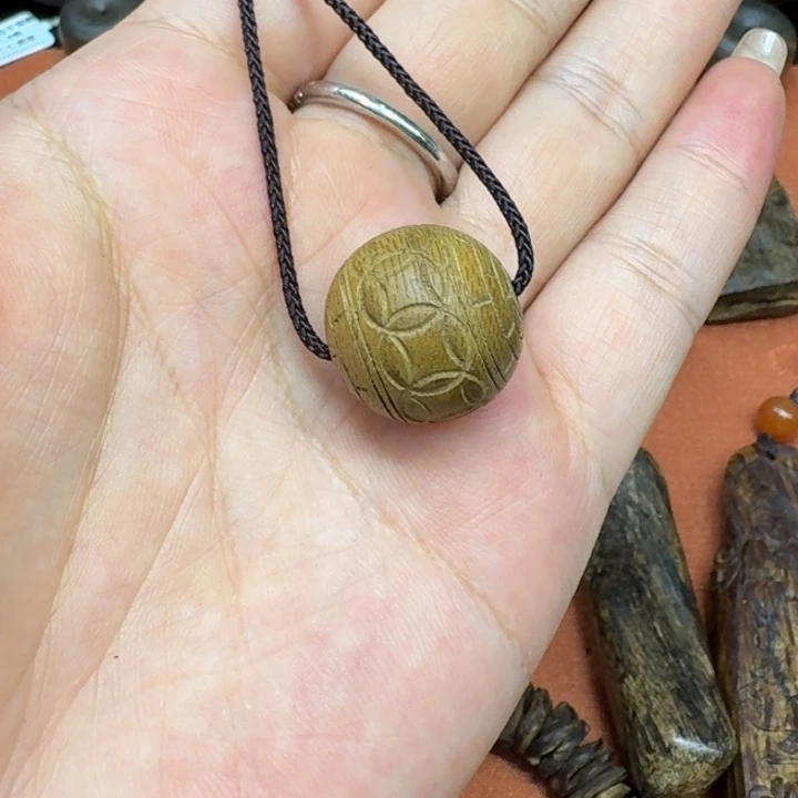 大叶紫檀（黑酸枝木类）