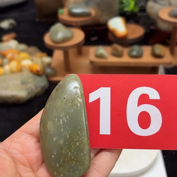 和田玉（糖玉）未镶嵌挂件