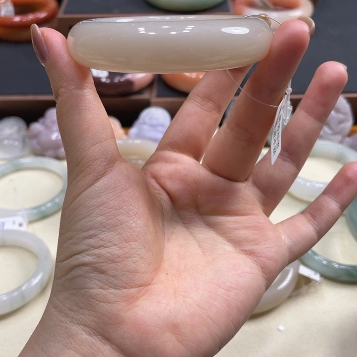 石英岩玉未镶嵌手镯