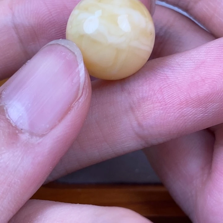 未镶嵌琥珀裸石微瑕96