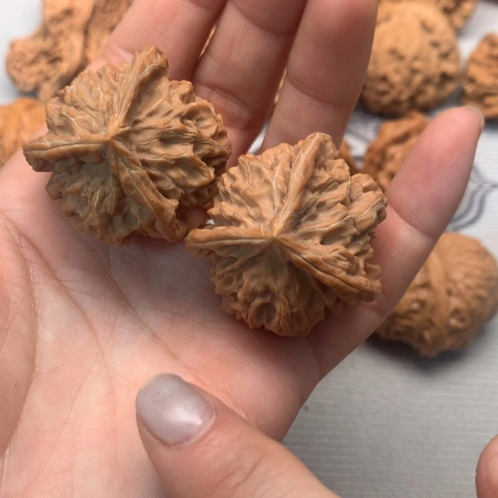 大***T文玩核桃把件盘山三棱