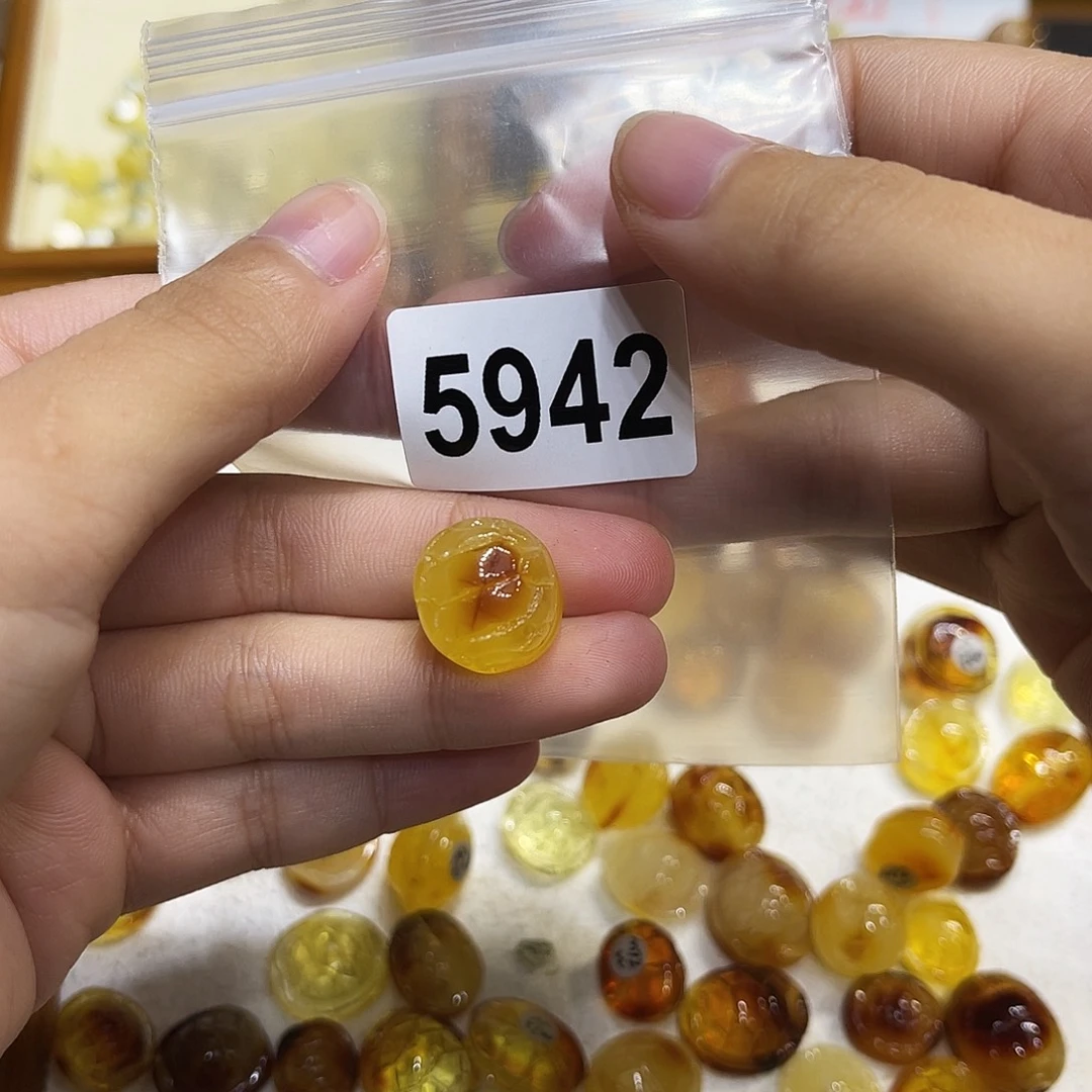 琥珀未镶嵌珠宝奇石