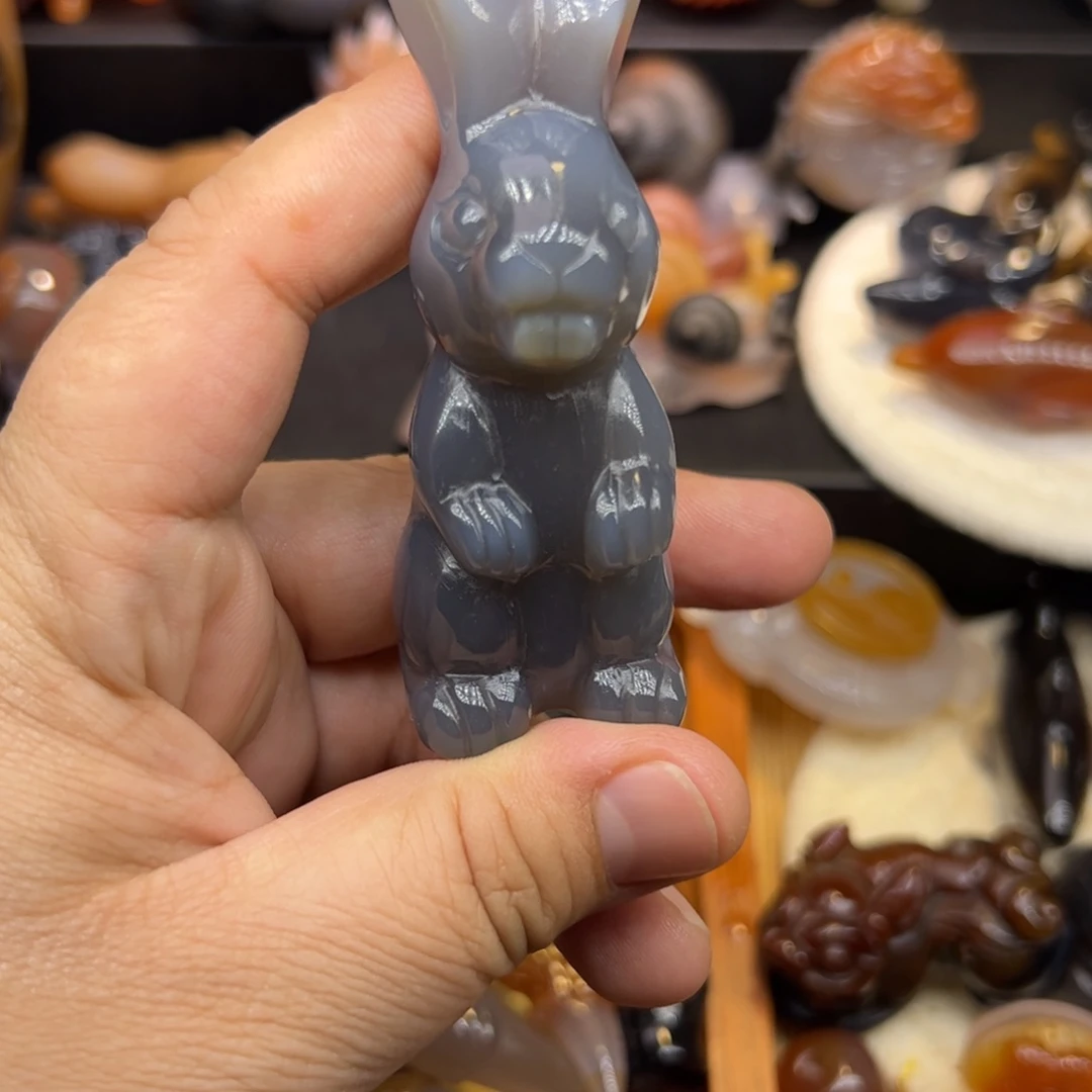 玛瑙/玉髓未镶嵌手玩摆件小兔