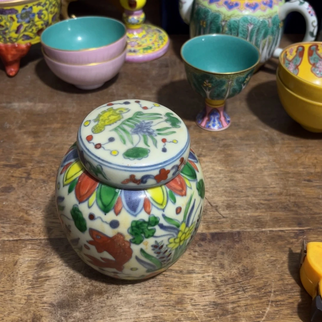 摆件斗彩鱼藻纹瓷器精品