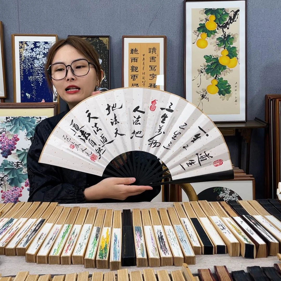 国画十寸福利折扇带中玉扇骨（默认粘好发出）到