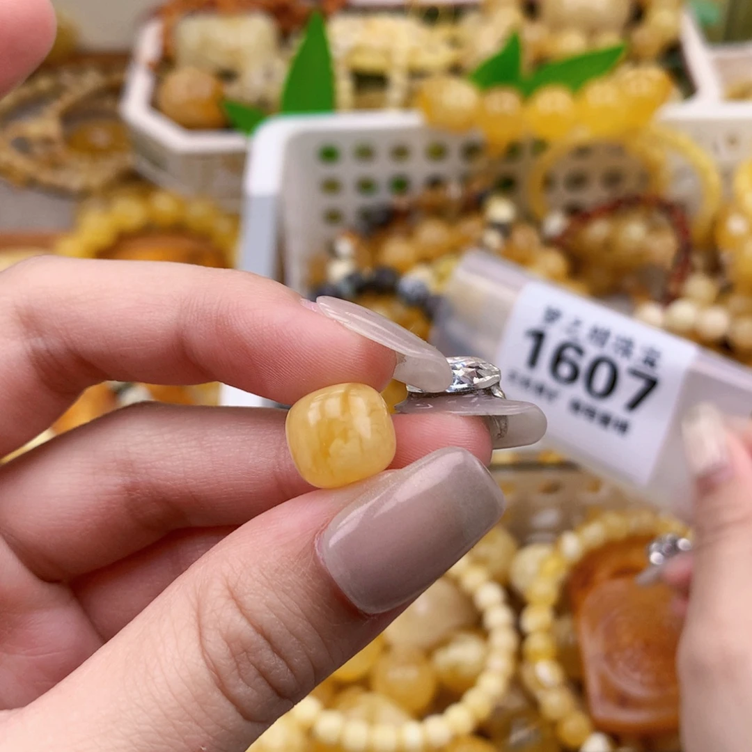 蜜蜡未镶嵌珠宝奇石11