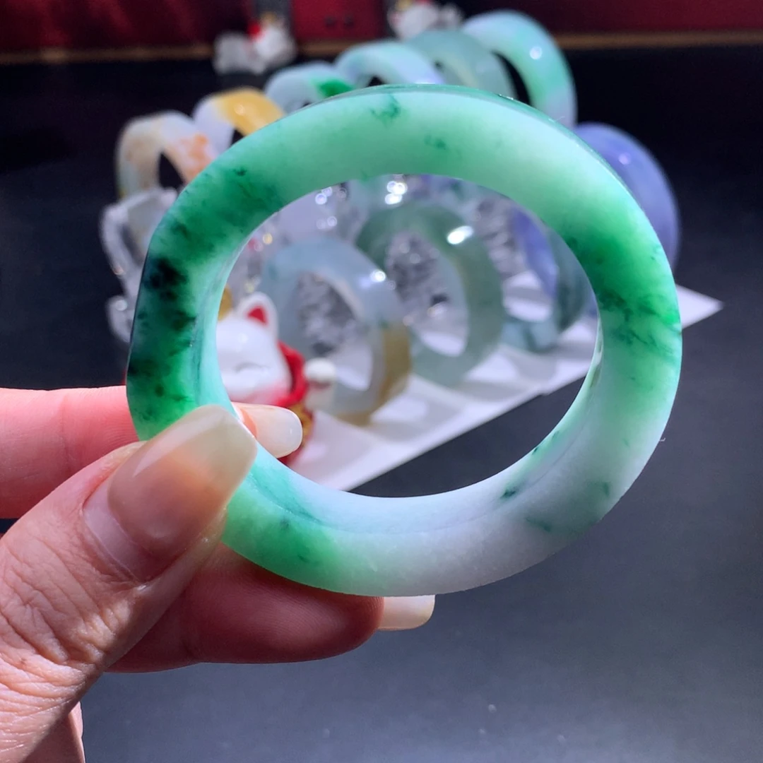 定制翡翠未镶嵌翡翠手镯