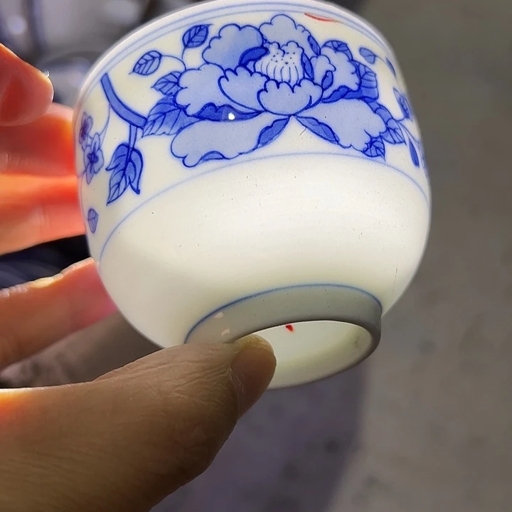 手绘花满园微瑕缸杯