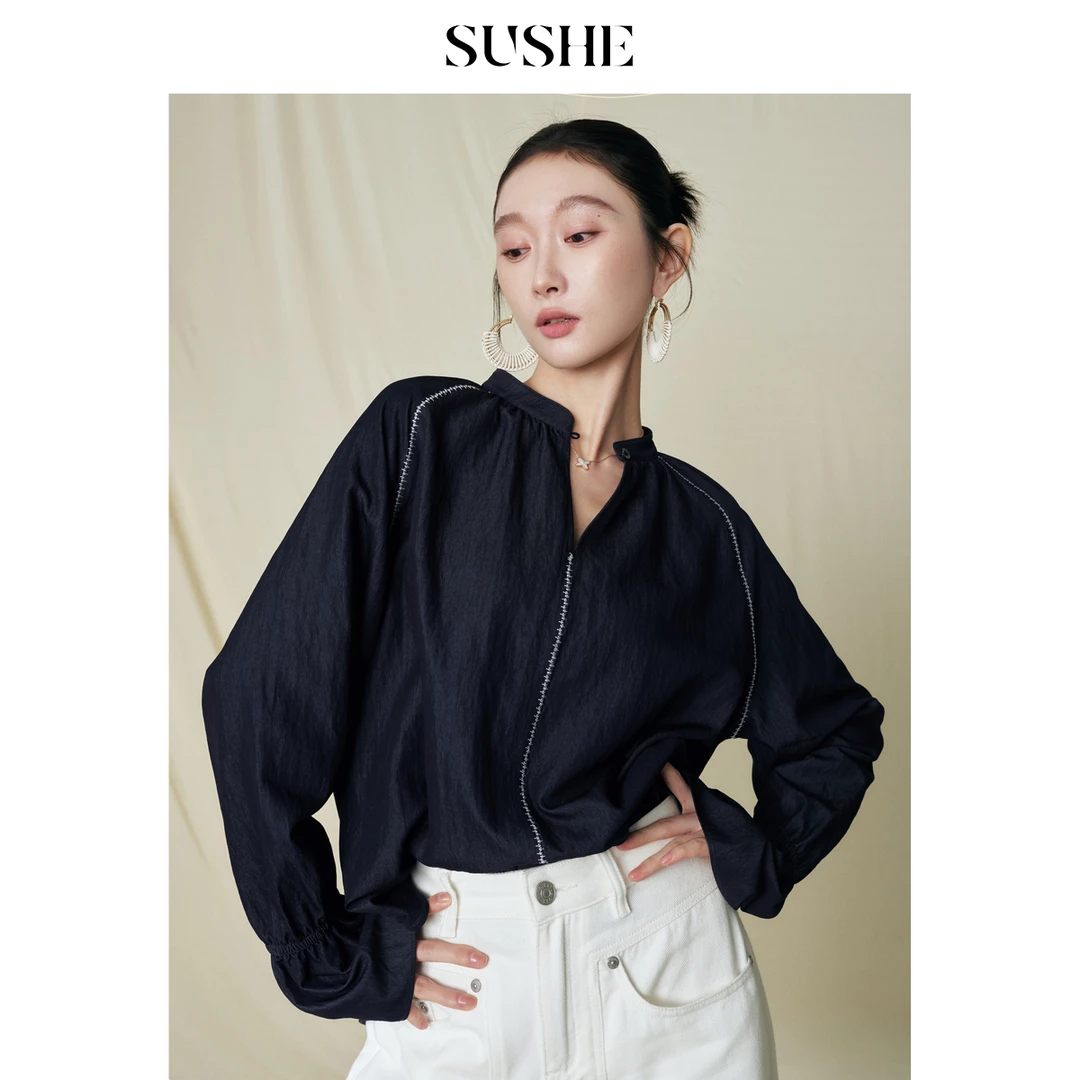 束皙SUSHE 吟悦 质感通勤撞色特种绣衬衫立领喇叭袖宽松衬衣女