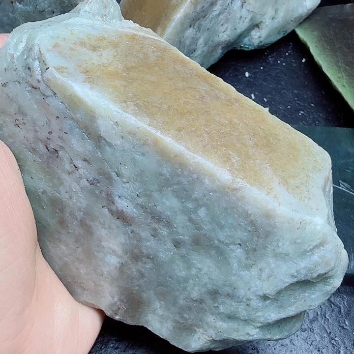 未镶嵌和田玉（糖玉）珠宝奇石