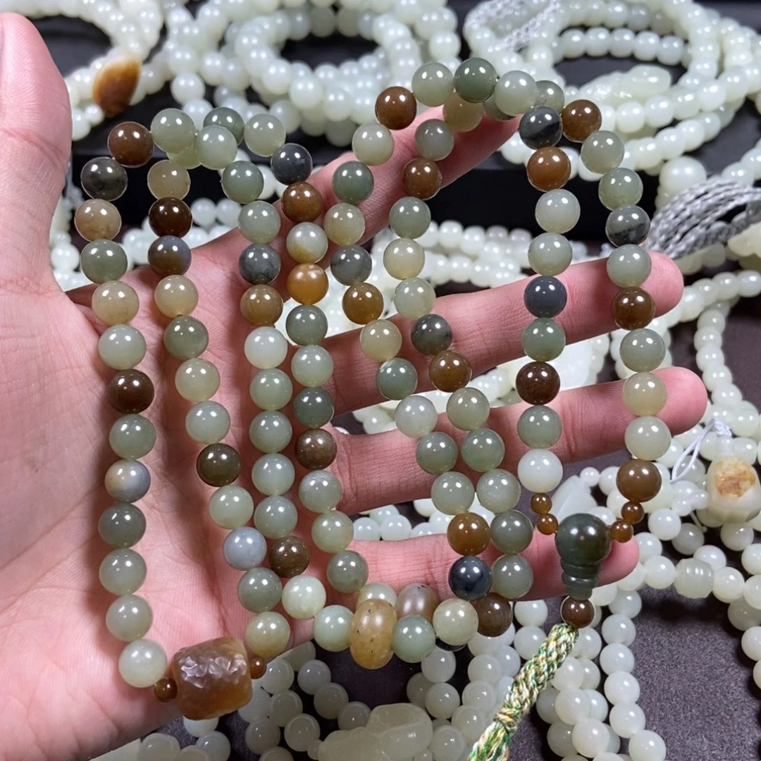 和田玉未镶嵌把件