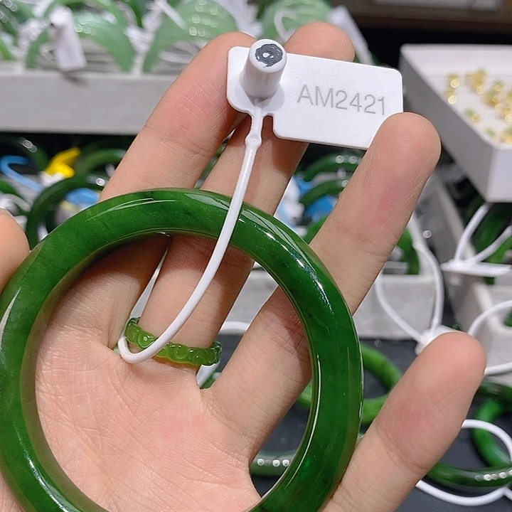 和田玉（碧玉）未镶嵌手镯