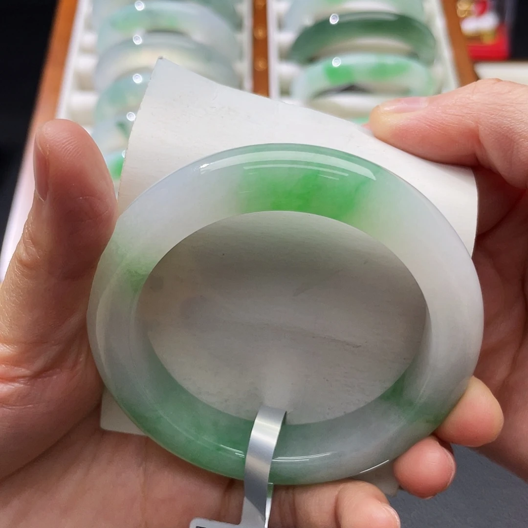 翡翠未镶嵌手镯53白底青