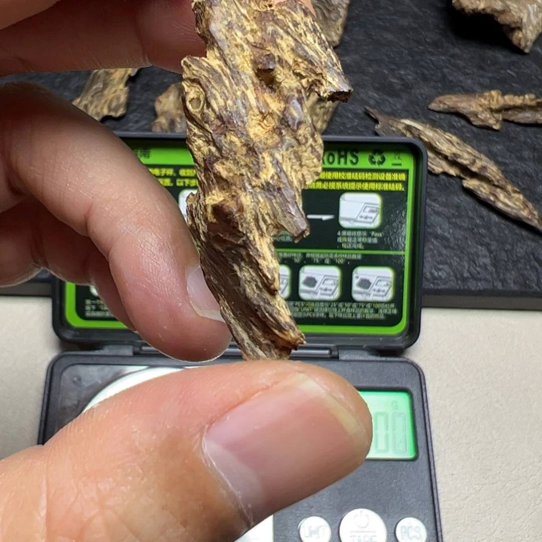 陈***晨沉香沉香碎屑海南沉水树心油1.78g