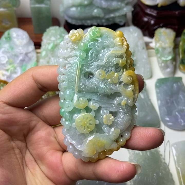 翡翠未镶嵌把件龙