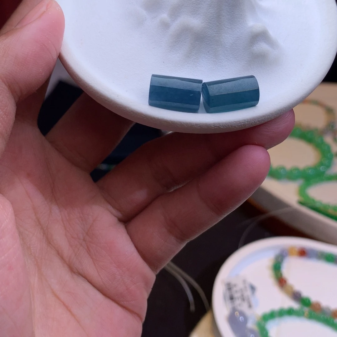 翡翠散珠星空蓝桶珠一颗