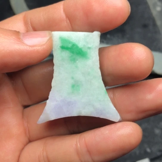 抽***天翡翠未镶嵌颈饰裸石