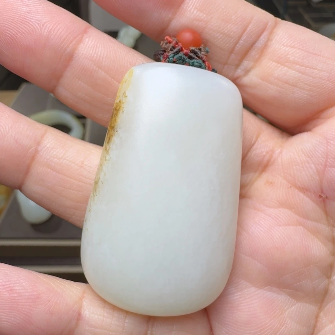 Y****和田玉未镶嵌颈饰