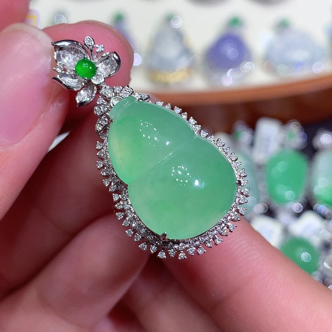 翡翠吊坠(不含链)18K金镶嵌