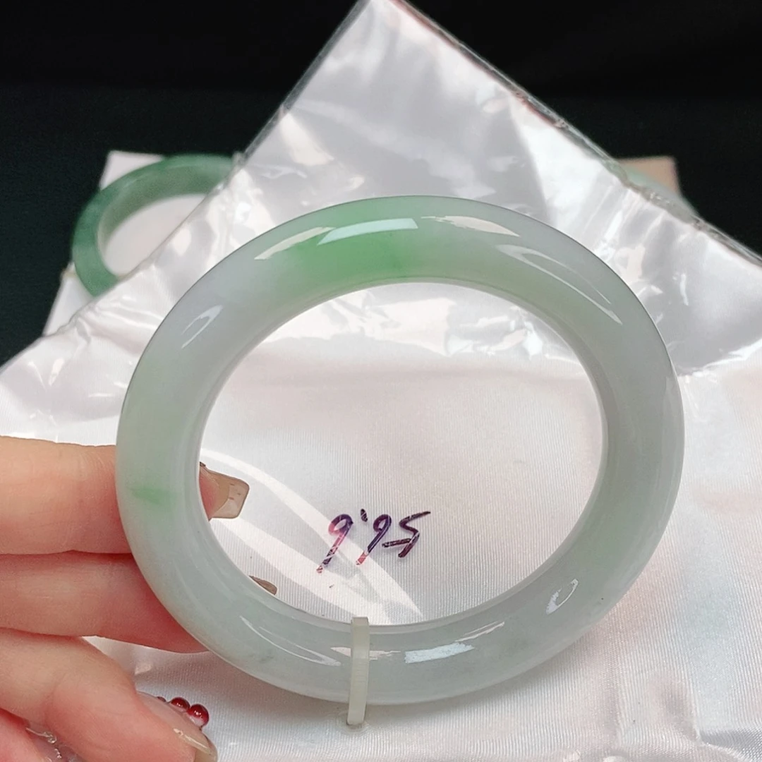 翡翠手镯未镶嵌圆条