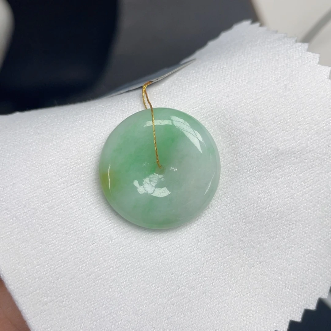 翡翠未镶嵌颈饰平安扣