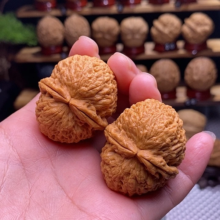 文玩核桃吊坠珊瑚纹元宝33