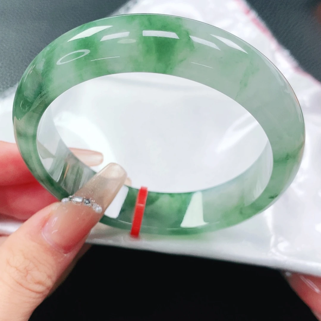 翡翠手镯未镶嵌59圈