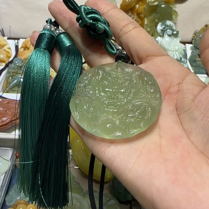 蛇纹石玉吊坠未镶嵌虚**愚