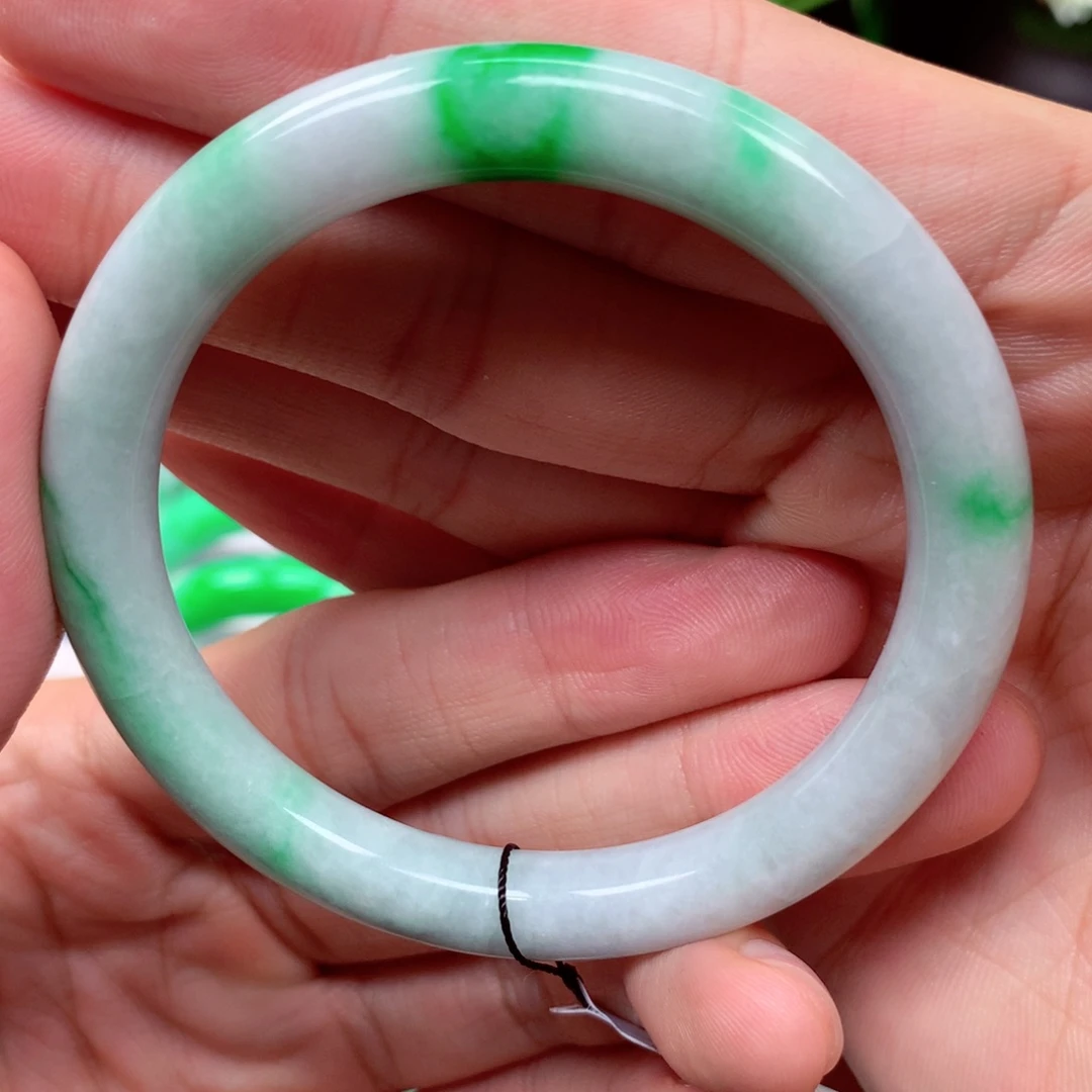 翡翠手镯未镶嵌翡翠手镯