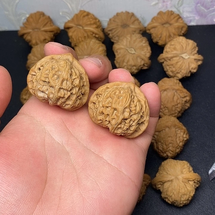 文玩核桃吊坠37宫灯