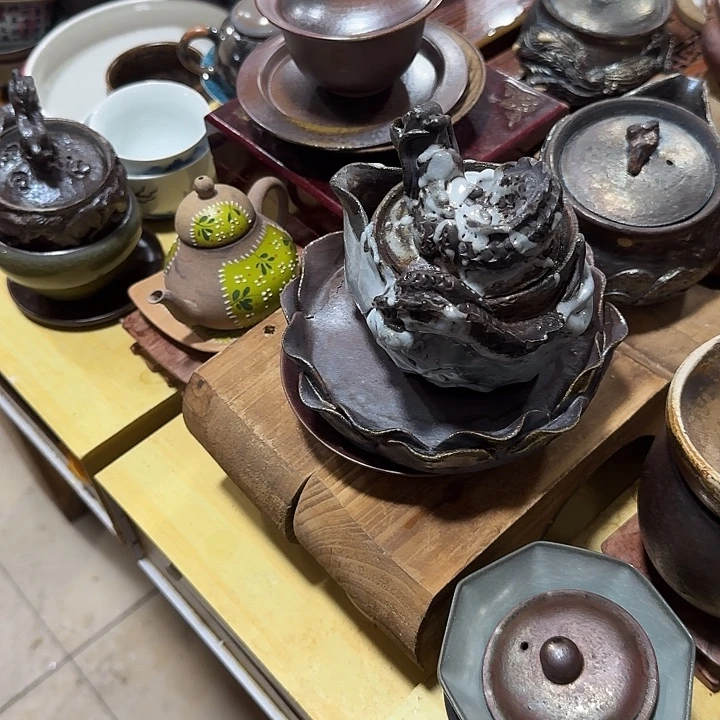 爱***悦瑕疵壶一个，瓷。主人您好