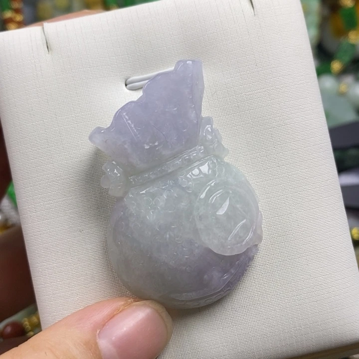 翡翠未镶嵌吊坠(赠链)