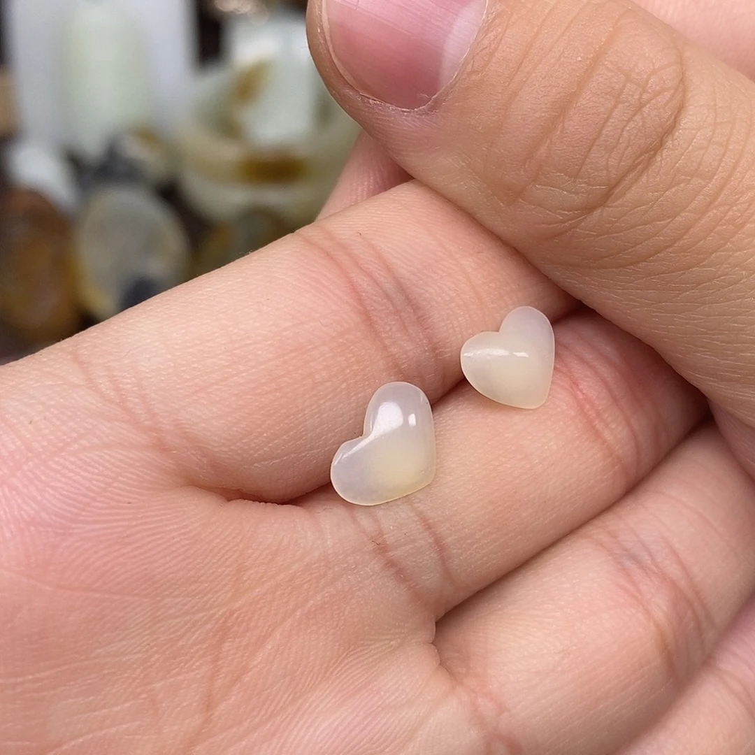 和田玉未镶嵌耳饰