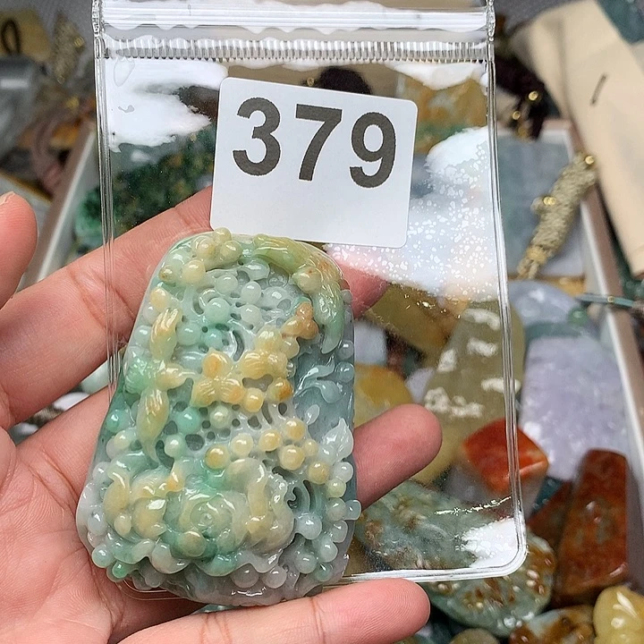 翡翠未镶嵌颈饰如*翡翠