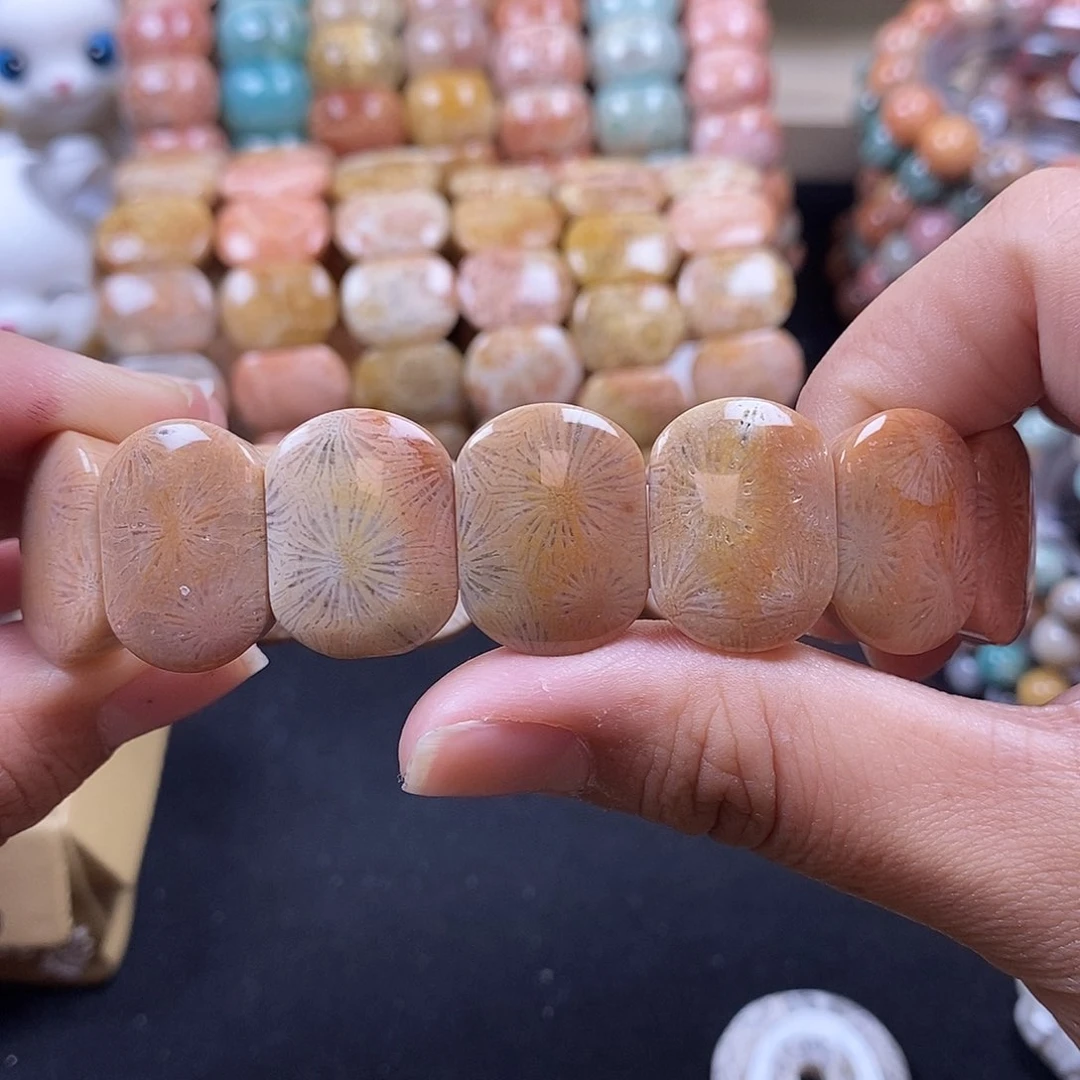 硅化珊瑚（珊瑚玉）手牌未镶嵌粉色永生花 13