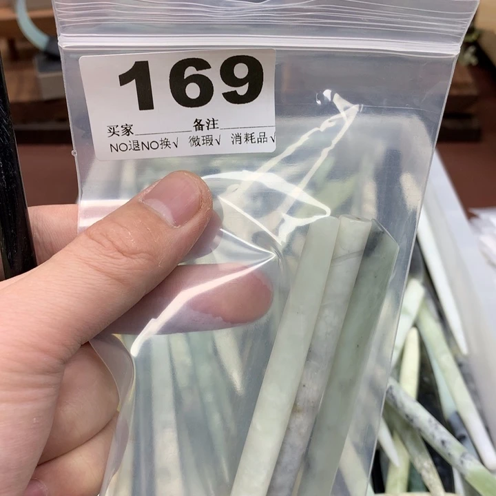 蛇纹石玉发饰未镶嵌小***光