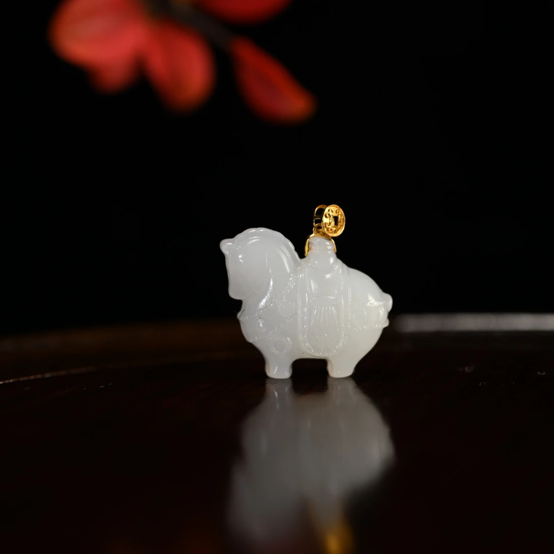 Lot8830 2512080069和田玉白玉马到成功挂件/保利